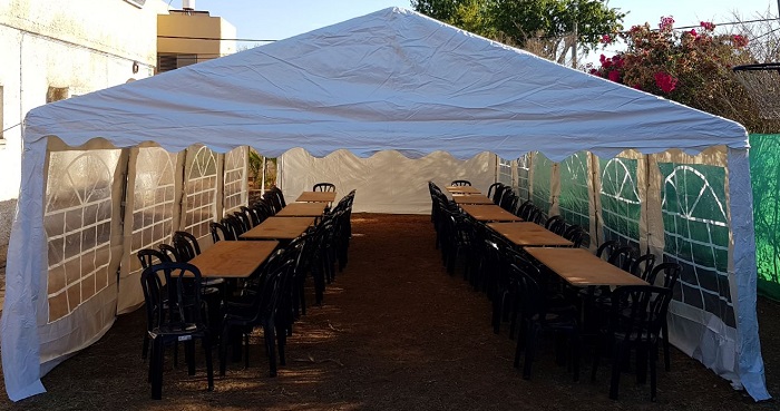 תמונה אוהל אבלים בחצר